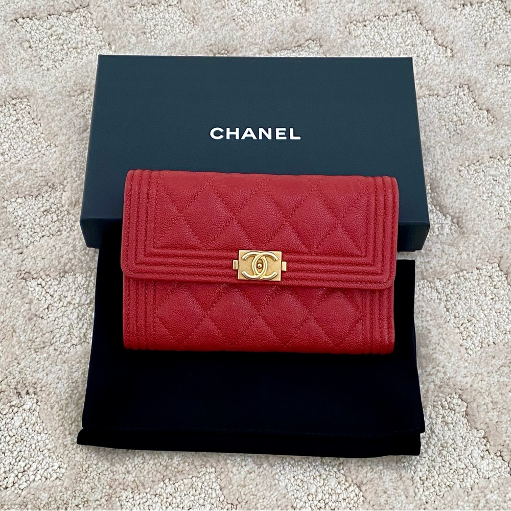 CHANEL🍒Red Quilted Trifold wallet with Gold Accent